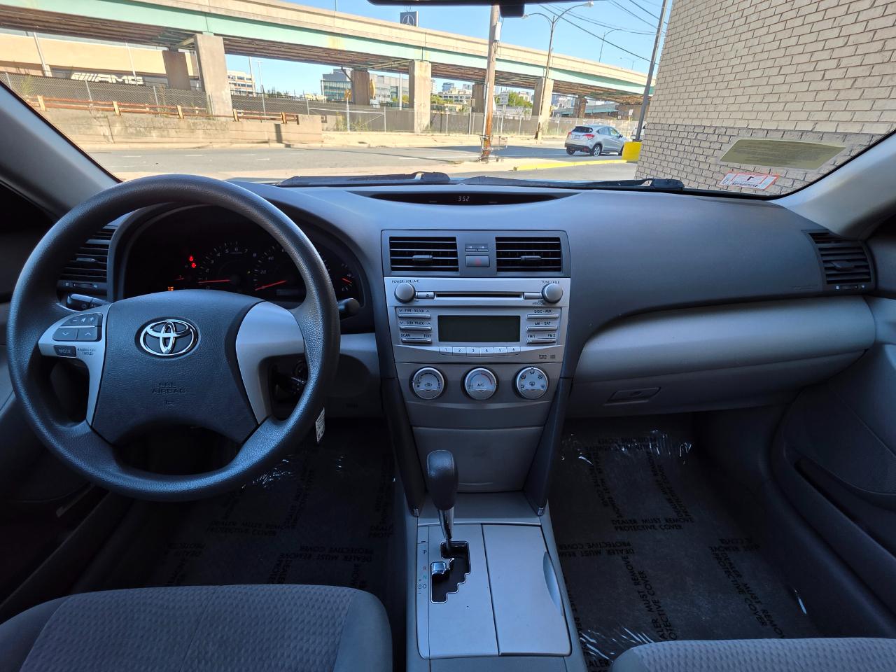 Toyota Camry 4dr Sdn I4 Man LE (Natl) 2011