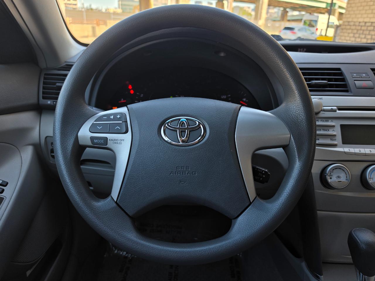 Toyota Camry 4dr Sdn I4 Man LE (Natl) 2011