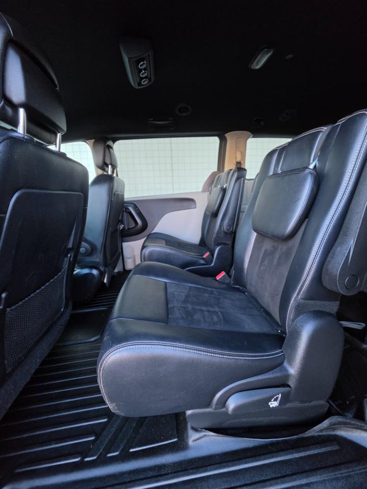 Dodge Grand Caravan photo 12