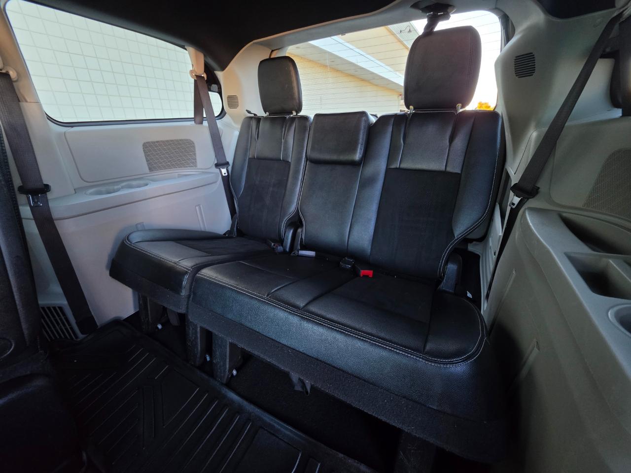 Dodge Grand Caravan photo 13