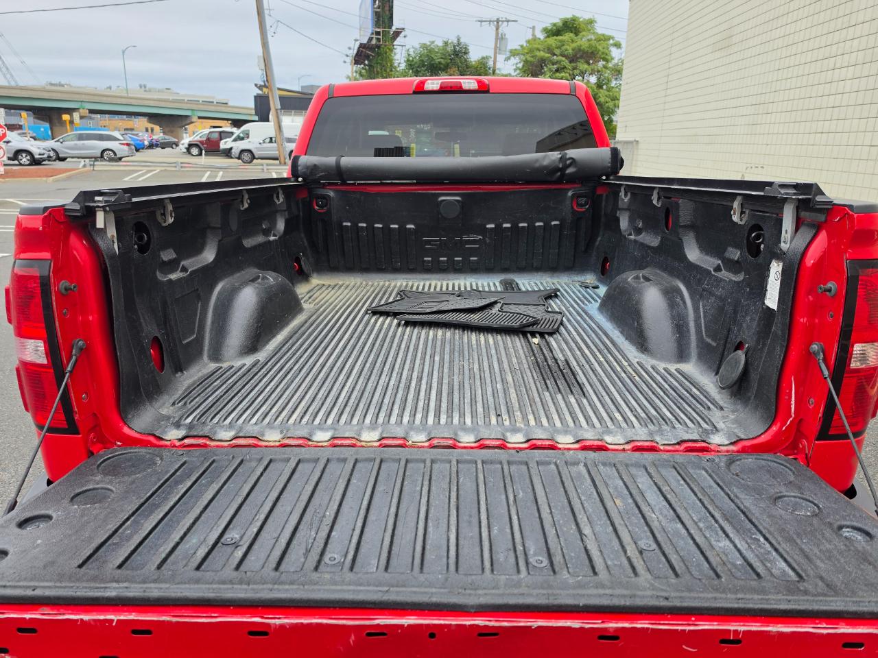 GMC Sierra photo 8