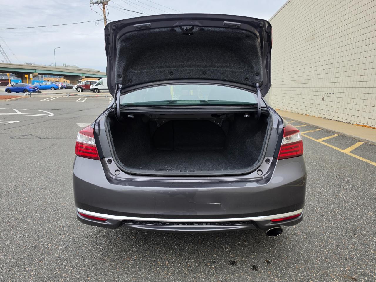 Honda Accord photo 9