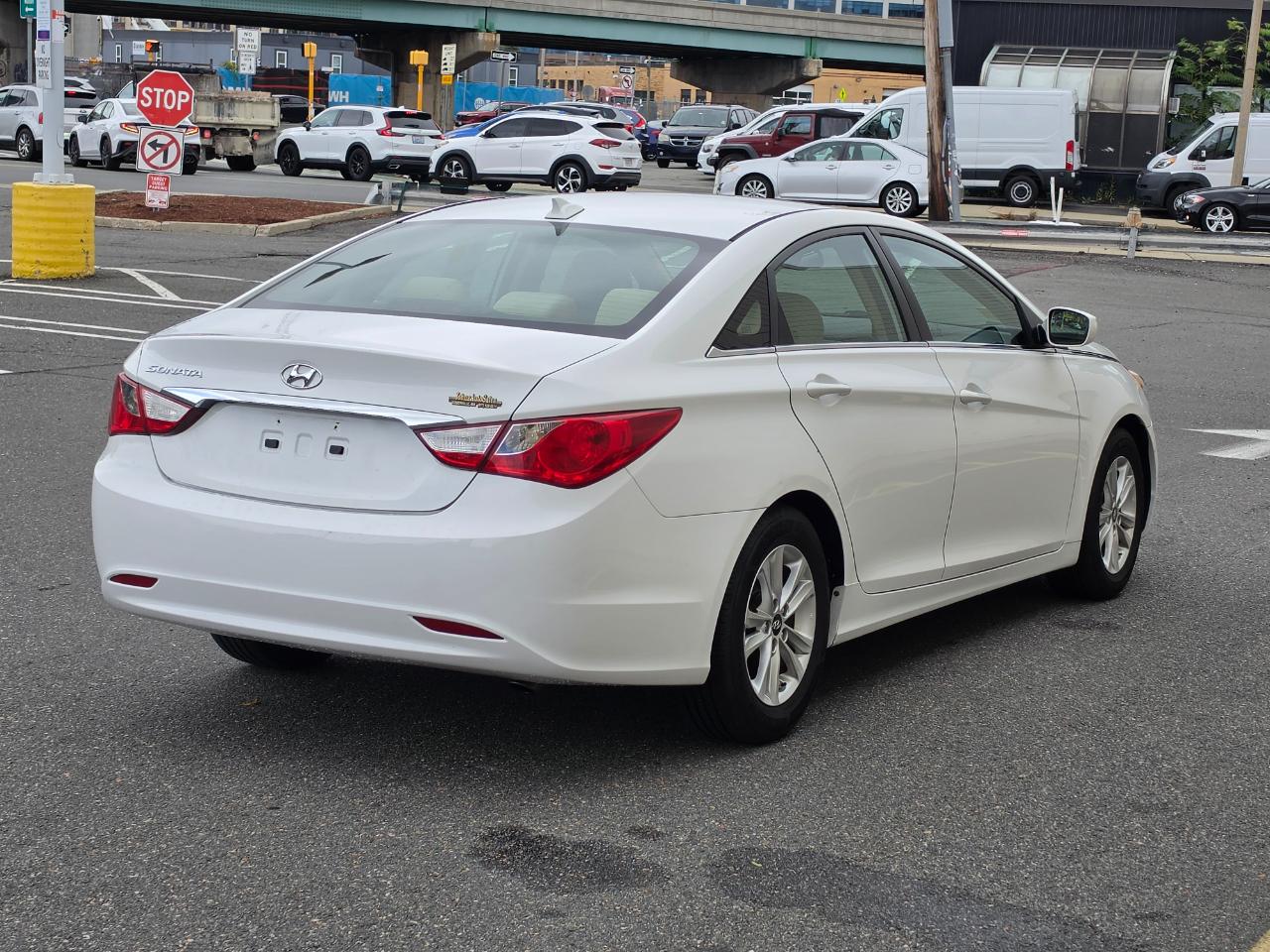 Hyundai Sonata photo 7