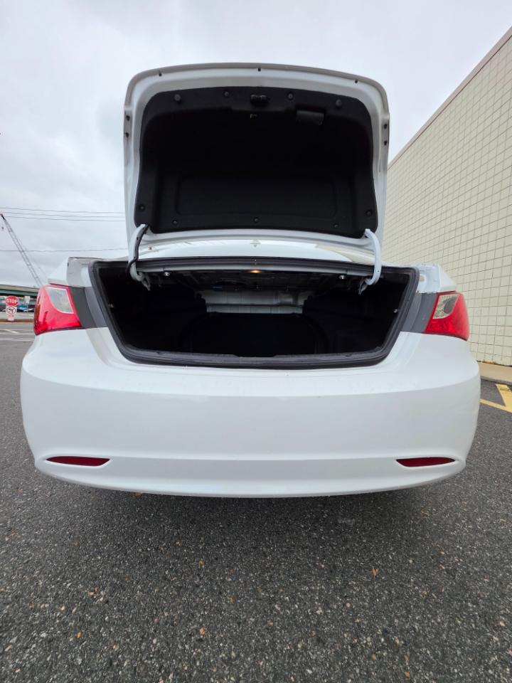 Hyundai Sonata photo 9