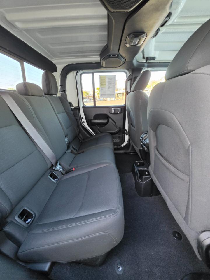Jeep Gladiator photo 12