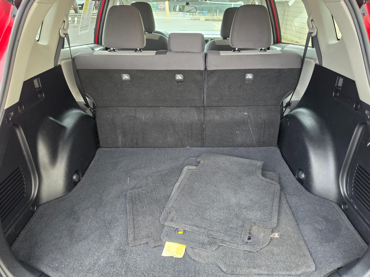 Toyota RAV4 AWD 4dr LE (Natl) 2013