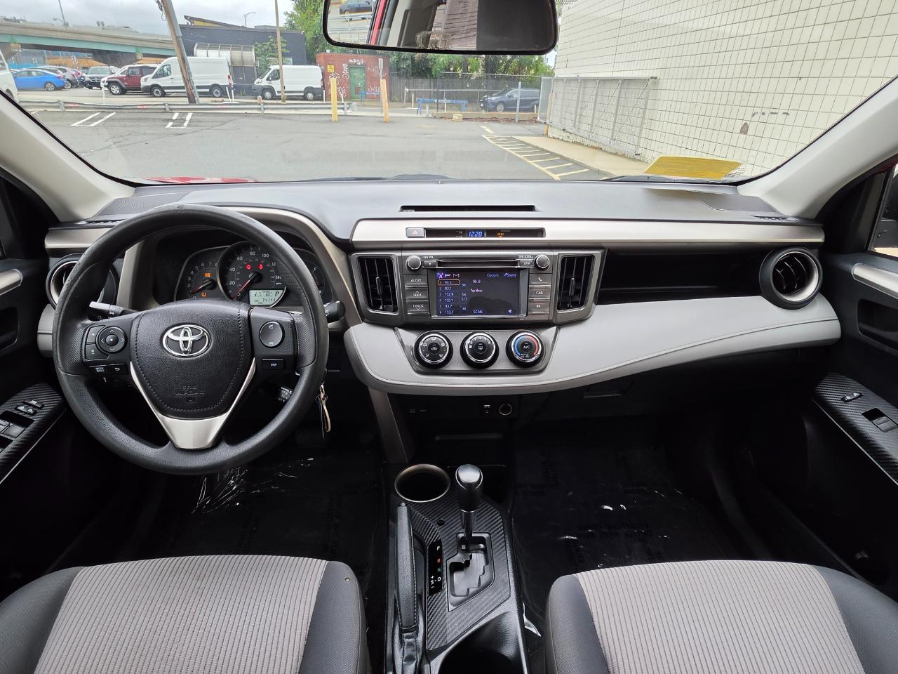 Toyota RAV4 AWD 4dr LE (Natl) 2013