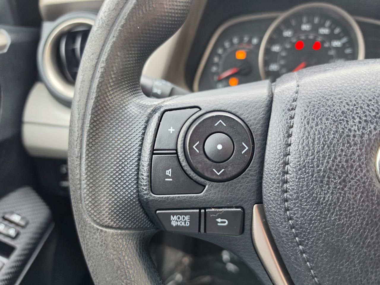 Toyota RAV4 AWD 4dr LE (Natl) 2013