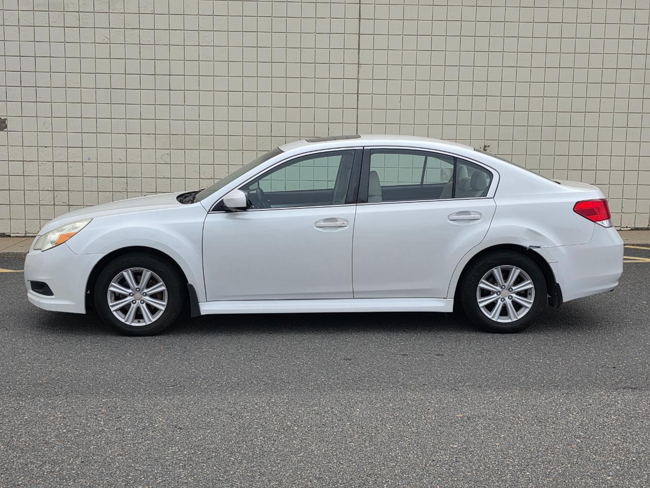 Subaru Legacy 4dr Sdn H4 Auto 2.5i Premium 2012