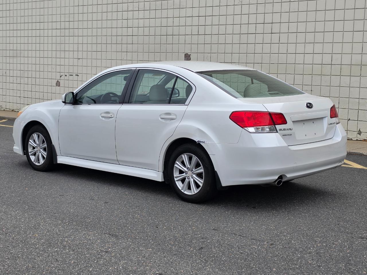 Subaru Legacy 4dr Sdn H4 Auto 2.5i Premium 2012