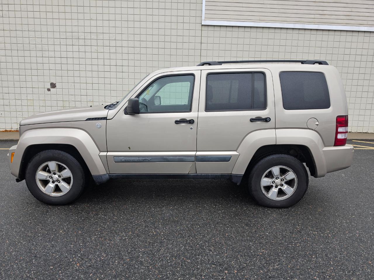 Jeep Liberty 4WD 4dr Sport 2010