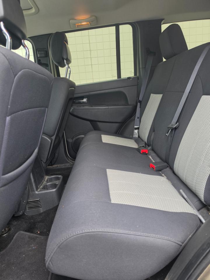 Jeep Liberty 4WD 4dr Sport 2010