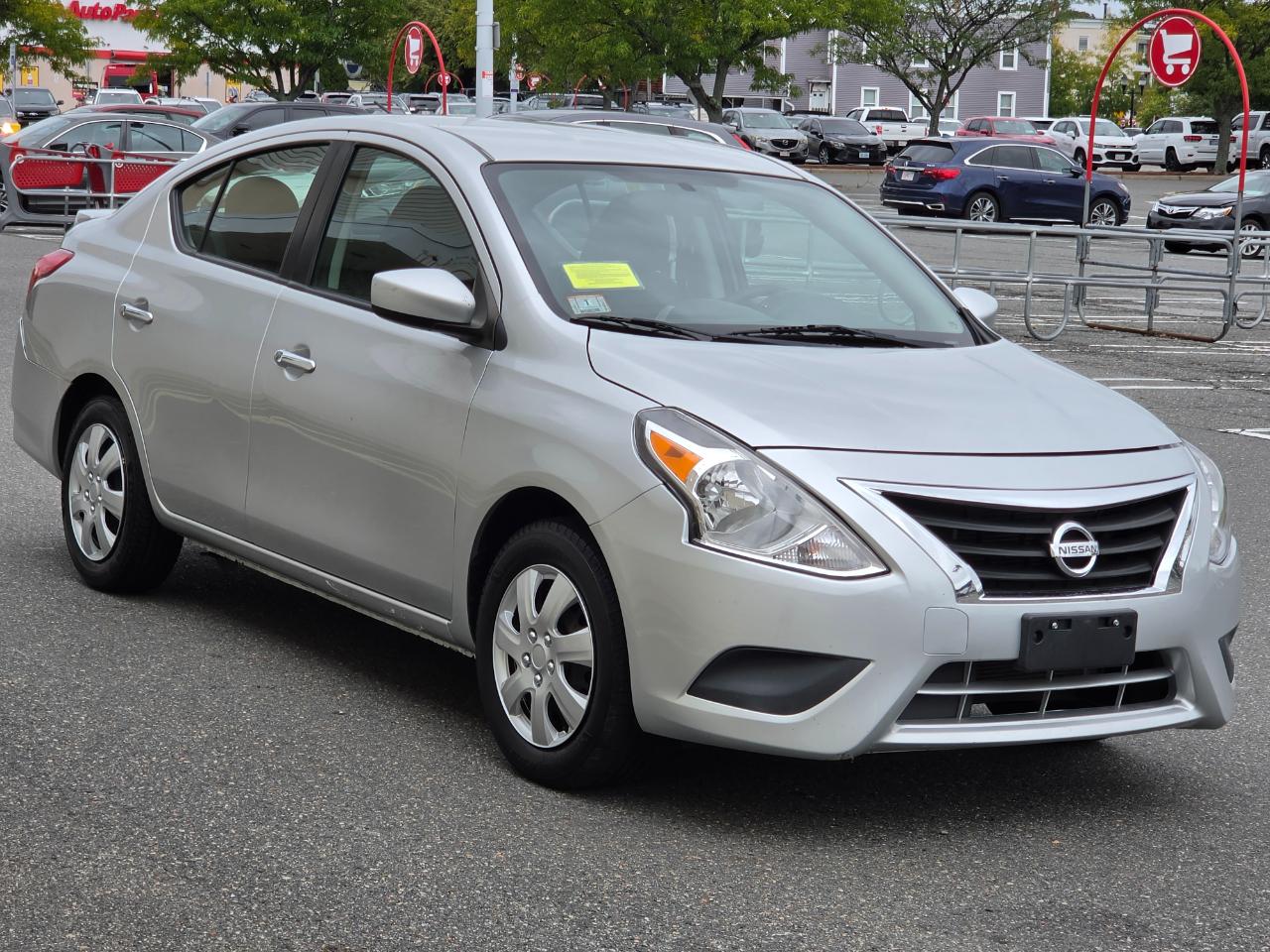 Nissan Versa Sedan SV CVT 2019