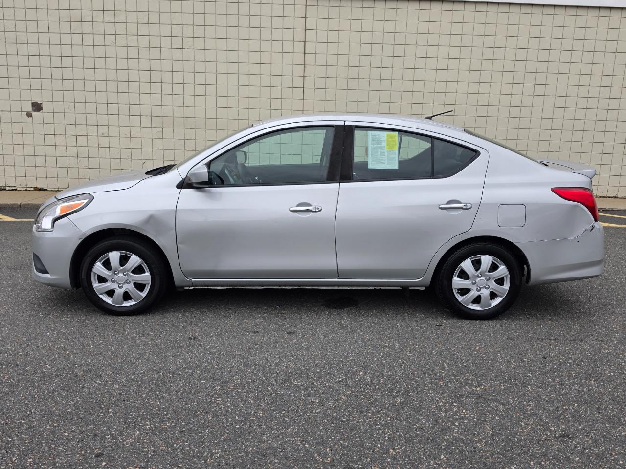 Nissan Versa Sedan SV CVT 2019