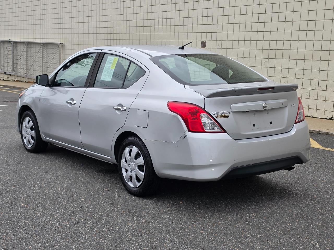 Nissan Versa Sedan SV CVT 2019