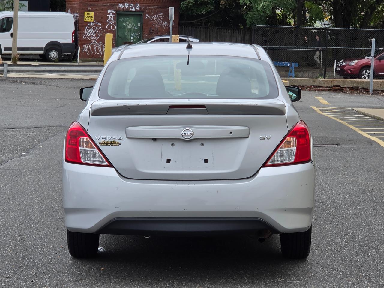 Nissan Versa Sedan SV CVT 2019