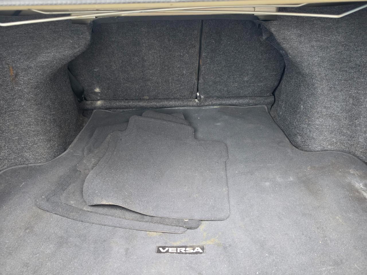 Nissan Versa Sedan SV CVT 2019