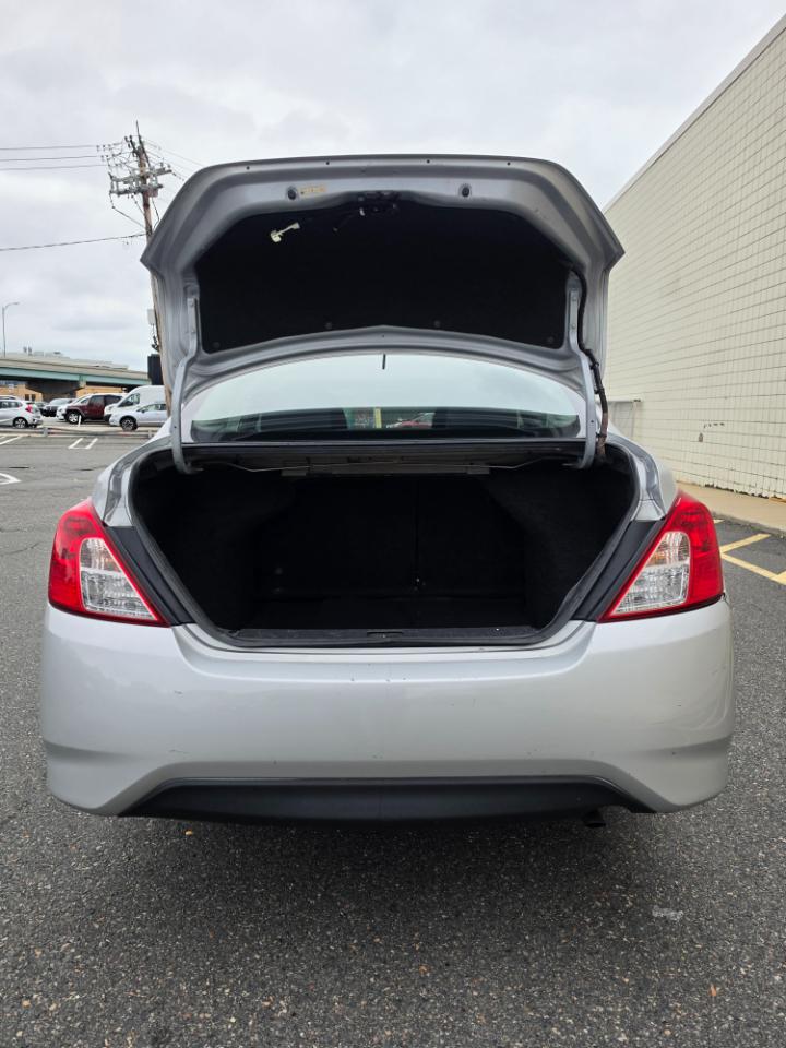 Nissan Versa Sedan SV CVT 2019