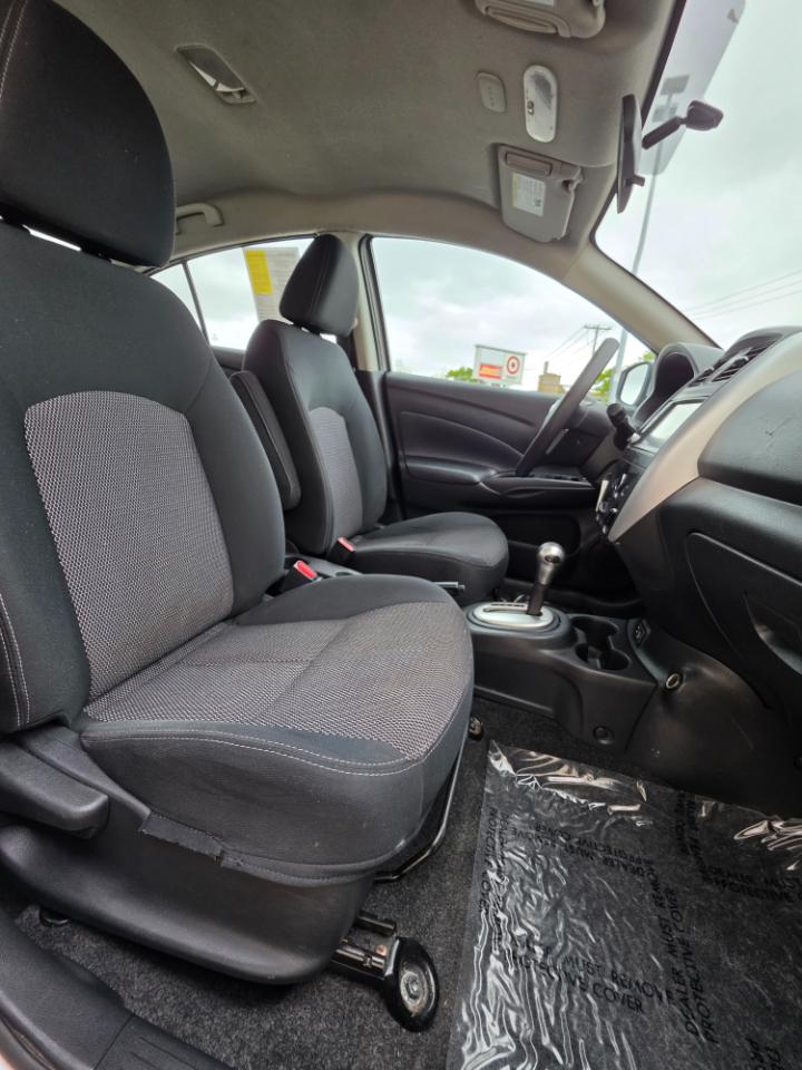Nissan Versa Sedan SV CVT 2019