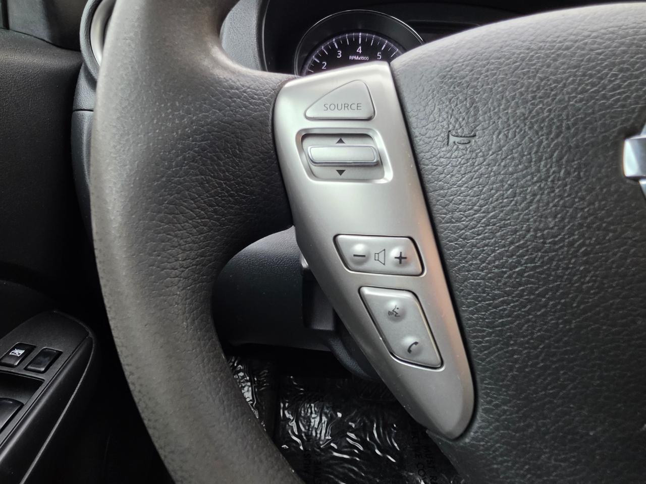 Nissan Versa Sedan SV CVT 2019
