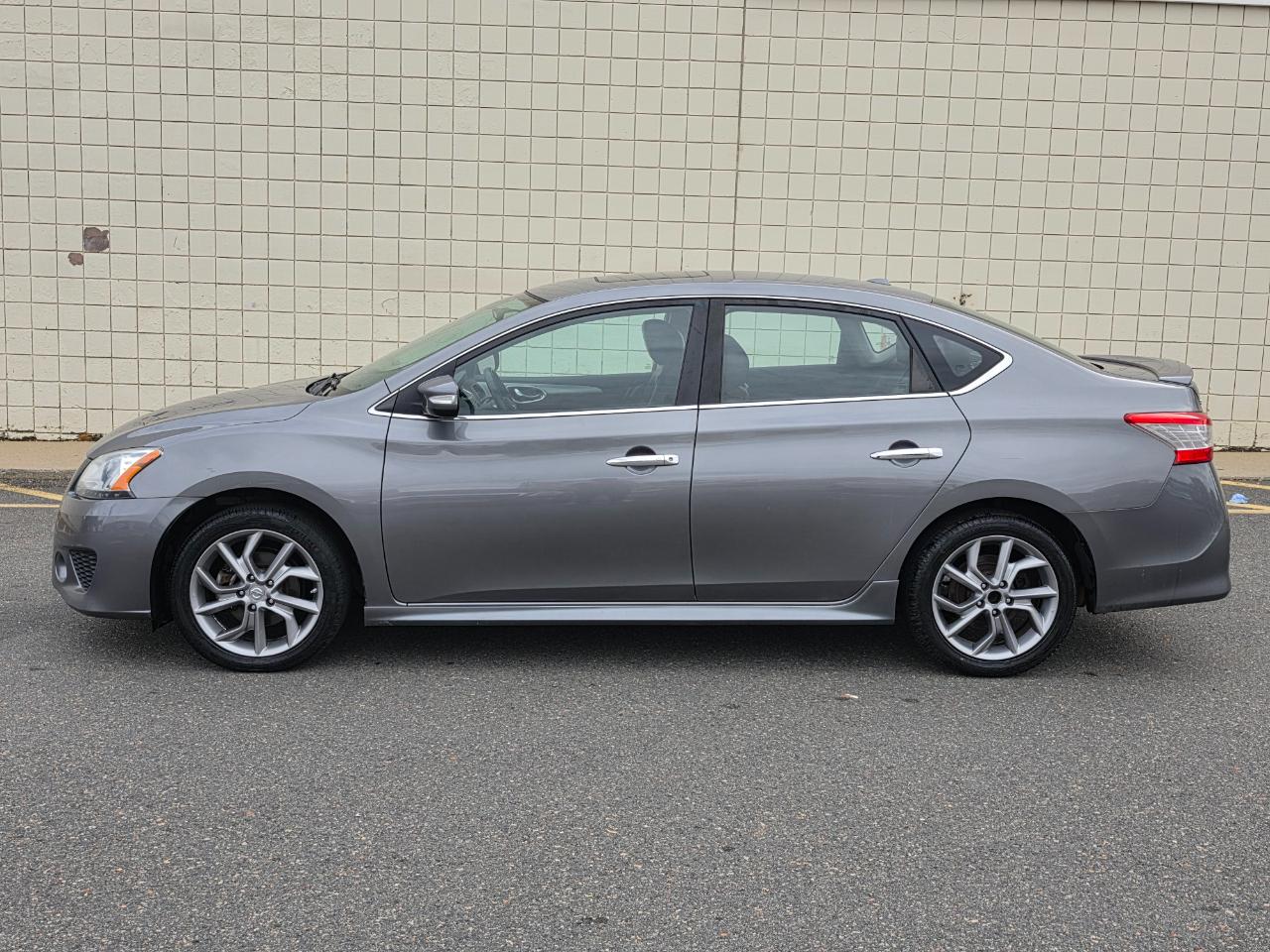 Nissan Sentra 4dr Sdn I4 CVT SR 2015