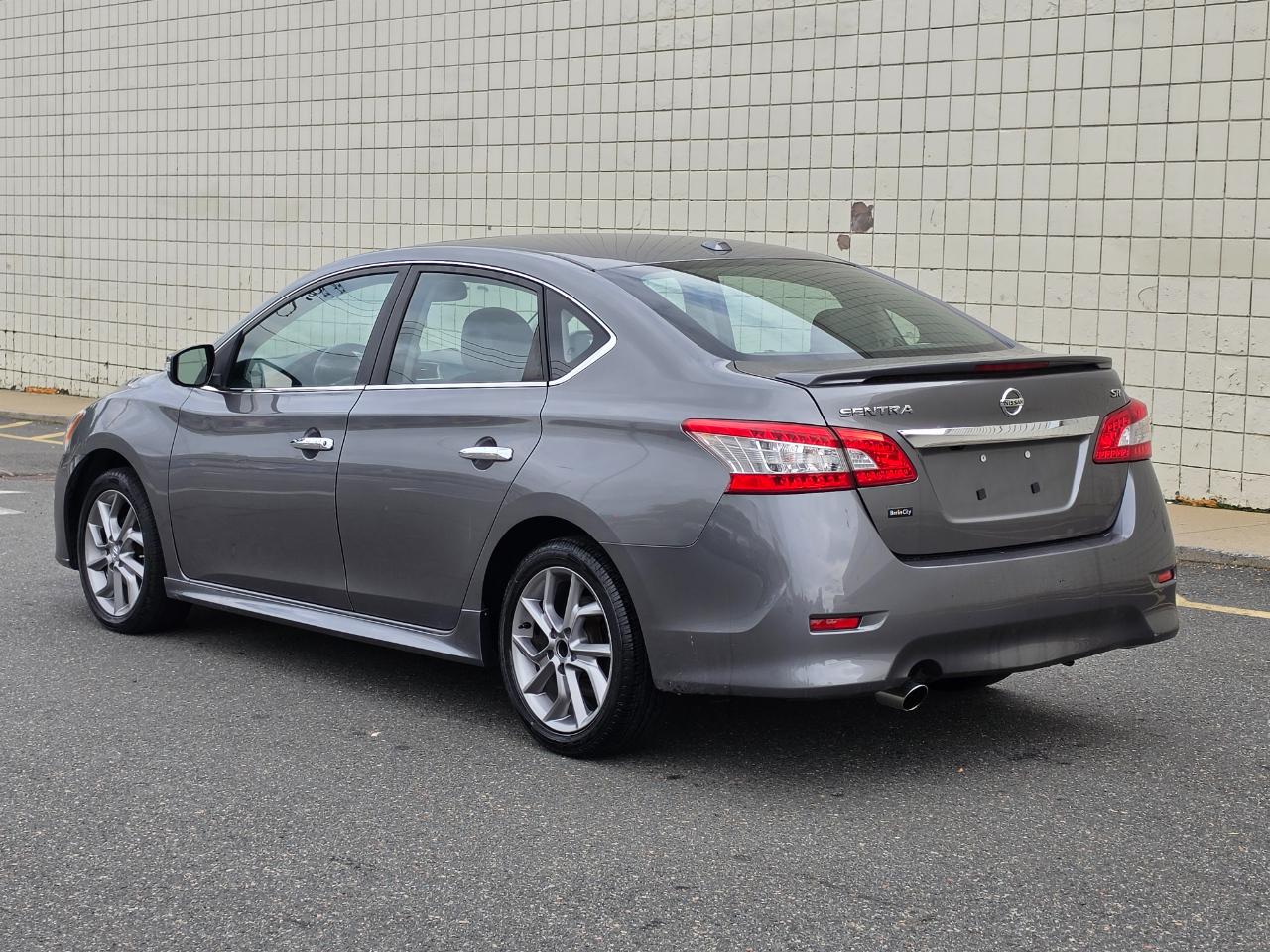 Nissan Sentra 4dr Sdn I4 CVT SR 2015