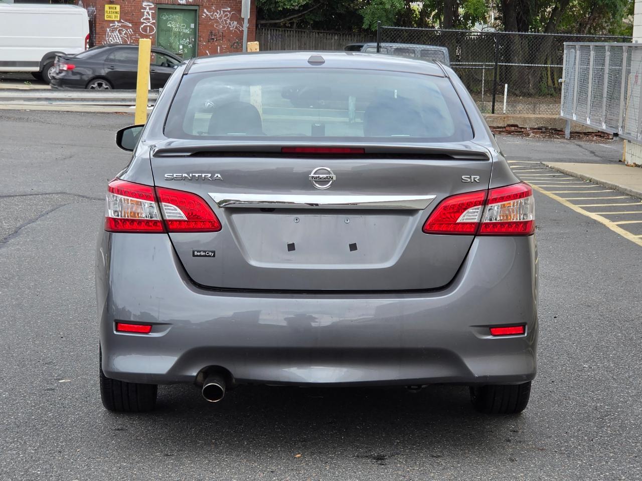 Nissan Sentra 4dr Sdn I4 CVT SR 2015