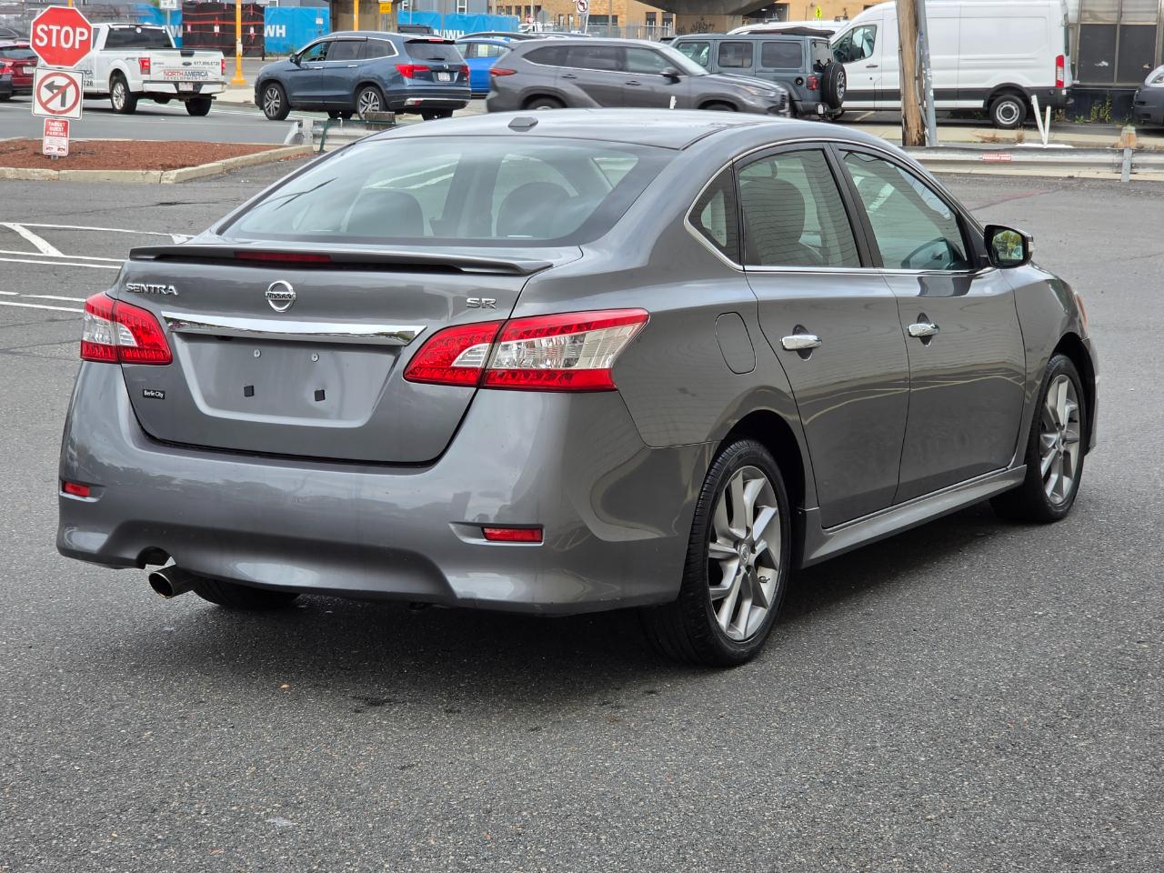 Nissan Sentra 4dr Sdn I4 CVT SR 2015