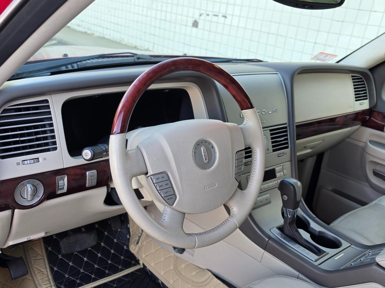 Lincoln Aviator 4dr AWD Ultimate 2004
