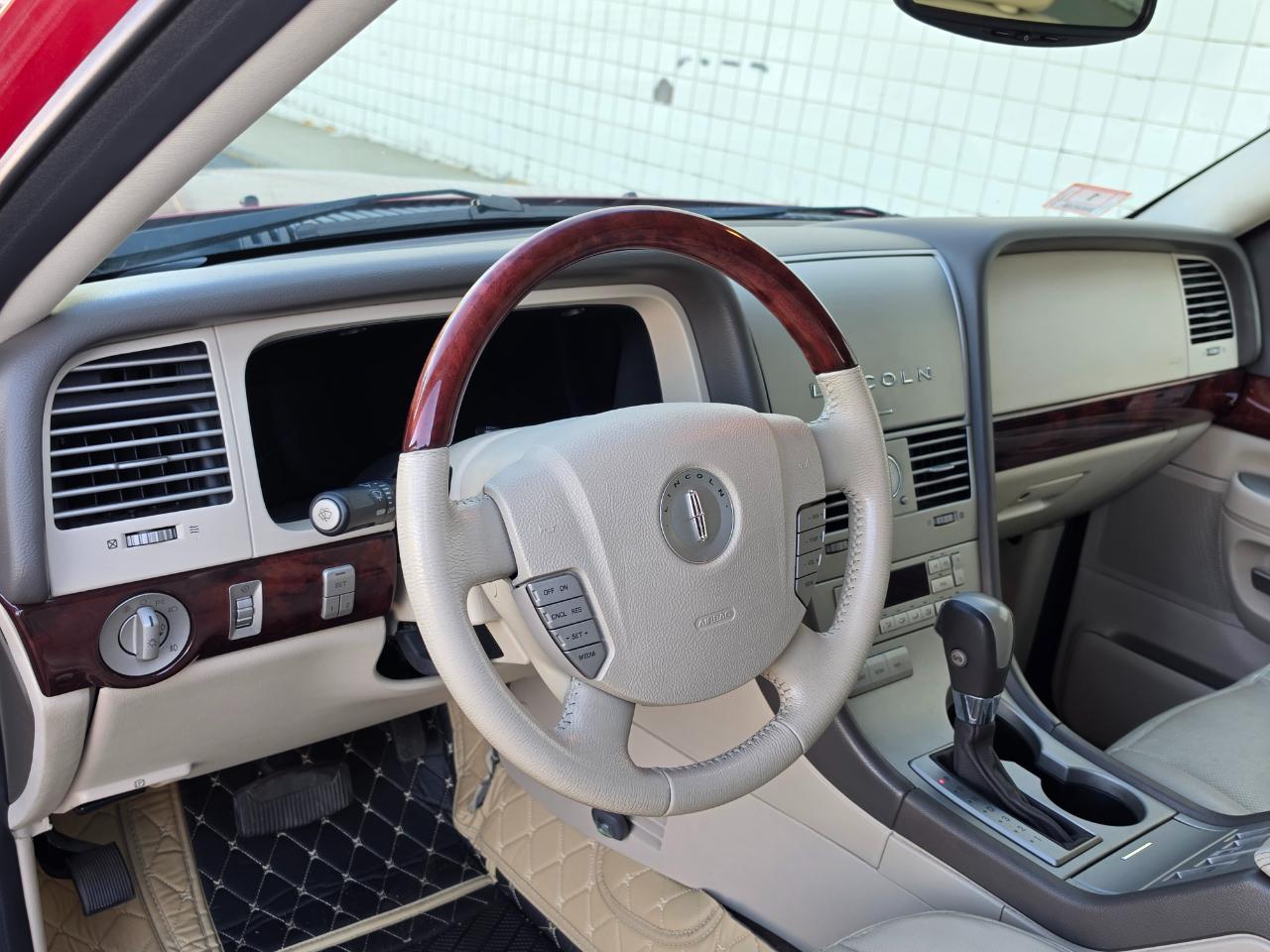 Lincoln Aviator 4dr AWD Ultimate 2004