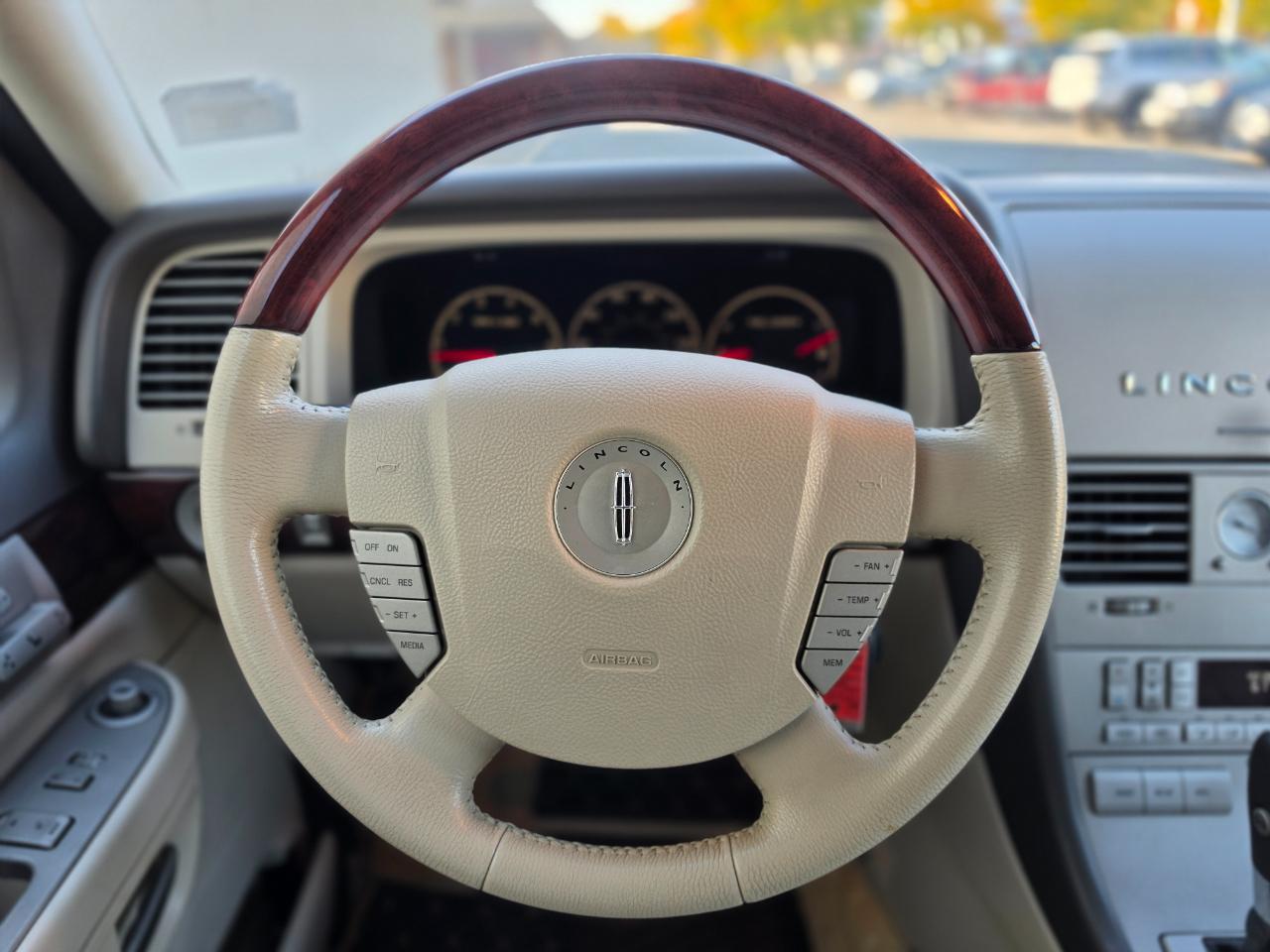 Lincoln Aviator 4dr AWD Ultimate 2004