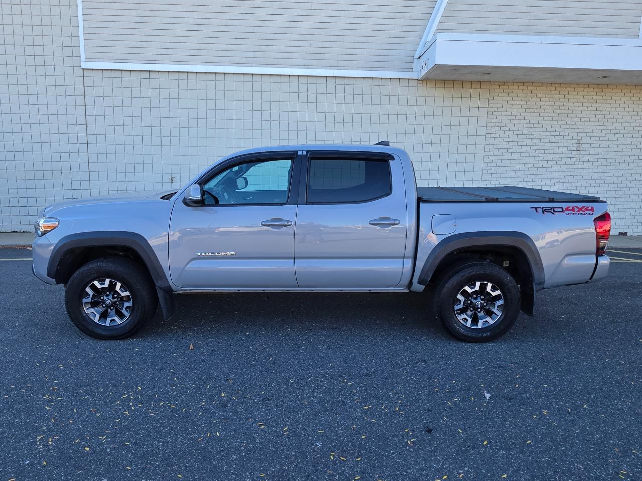 Toyota Tacoma TRD Off Road Double Cab 5' Bed V6 4x4 MT (Natl) 2018