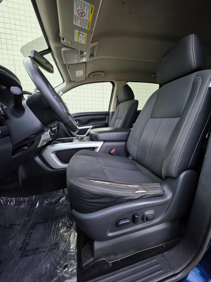 Nissan Titan XD 4x4 Gas Crew Cab SV 2018