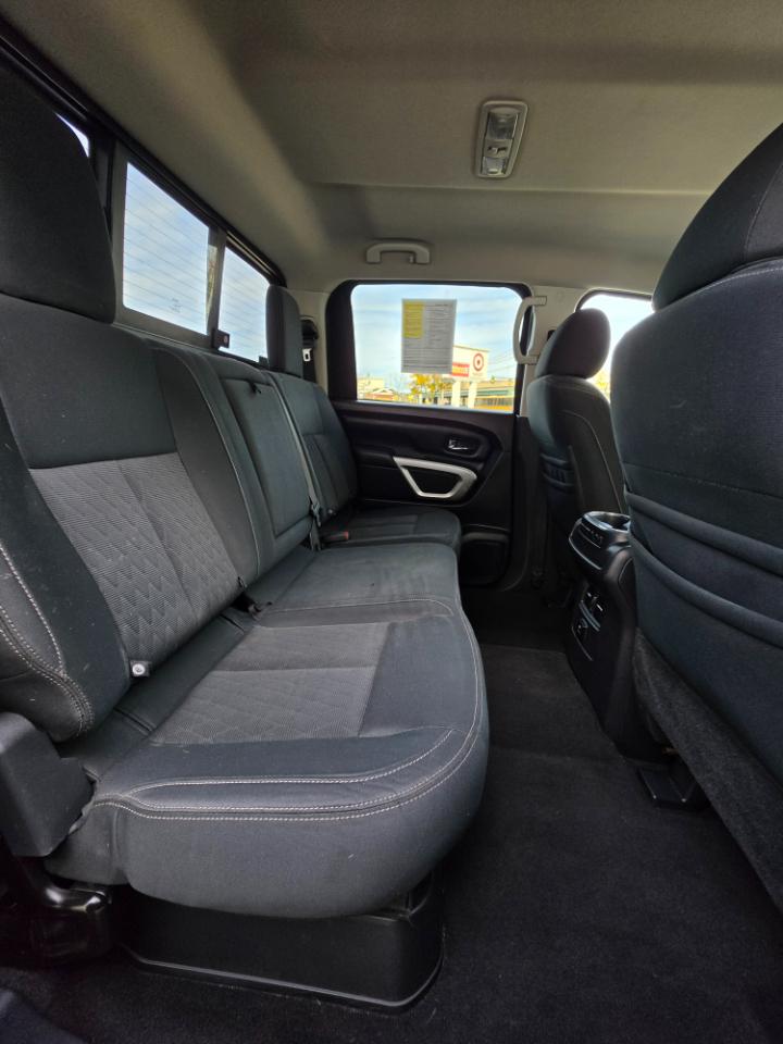 Nissan Titan XD 4x4 Gas Crew Cab SV 2018