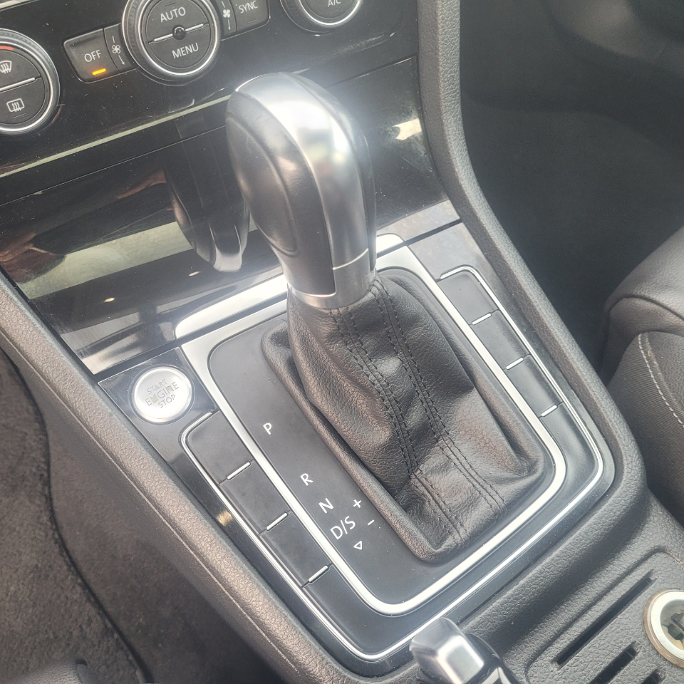 Volkswagen Golf 4dr HB Auto TSI SEL 2015