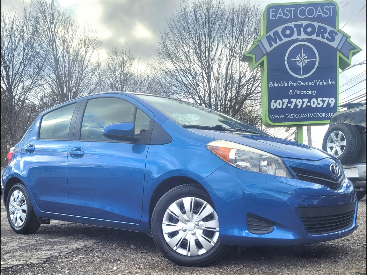 2014 Toyota Yaris LE 5-Door AT