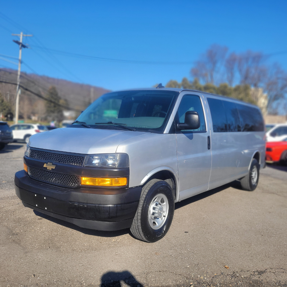 2019 Chevrolet Express Passenger 3500 LS photo 3