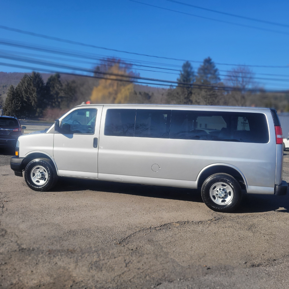 2019 Chevrolet Express Passenger 3500 LS photo 4