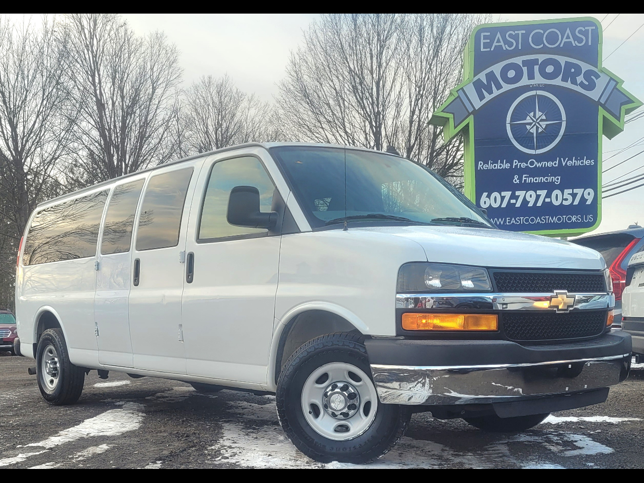 2016 Chevrolet Express Passenger RWD 3500 155" LT w/1LT