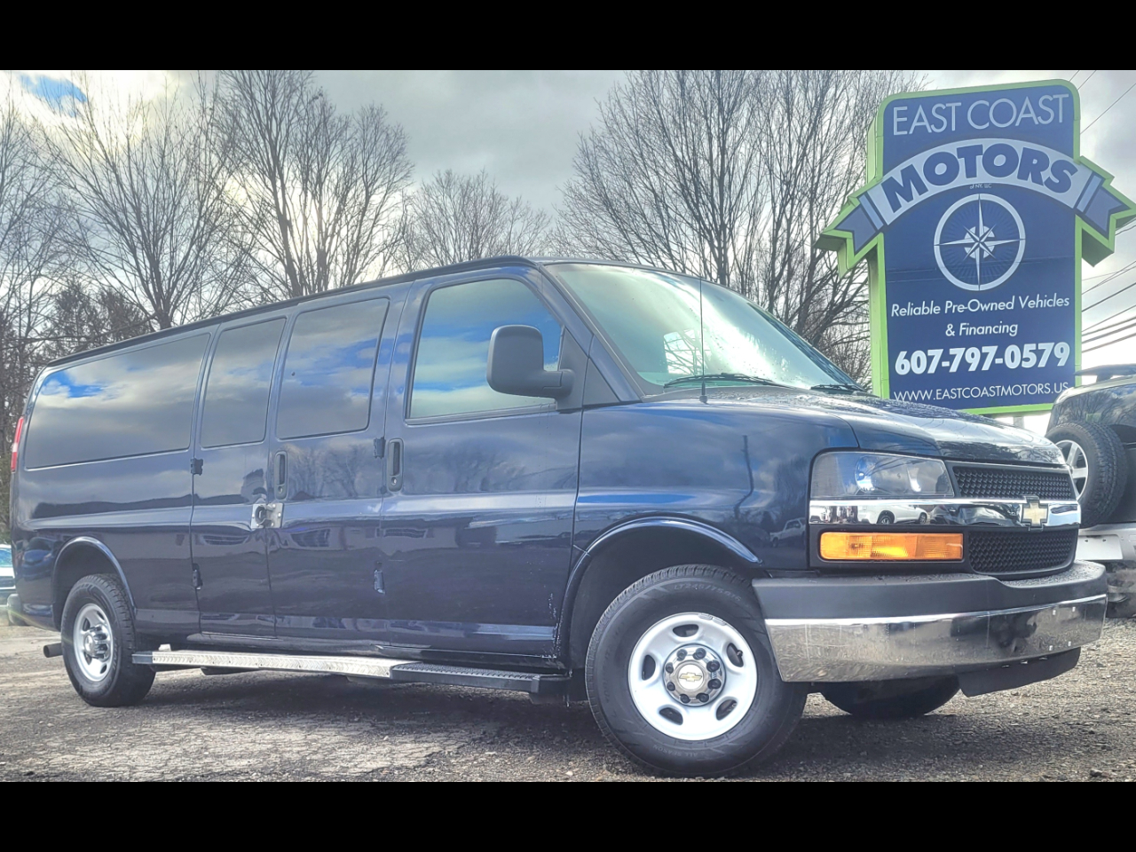 2015 Chevrolet Express Passenger RWD 3500 155" LT w/1LT