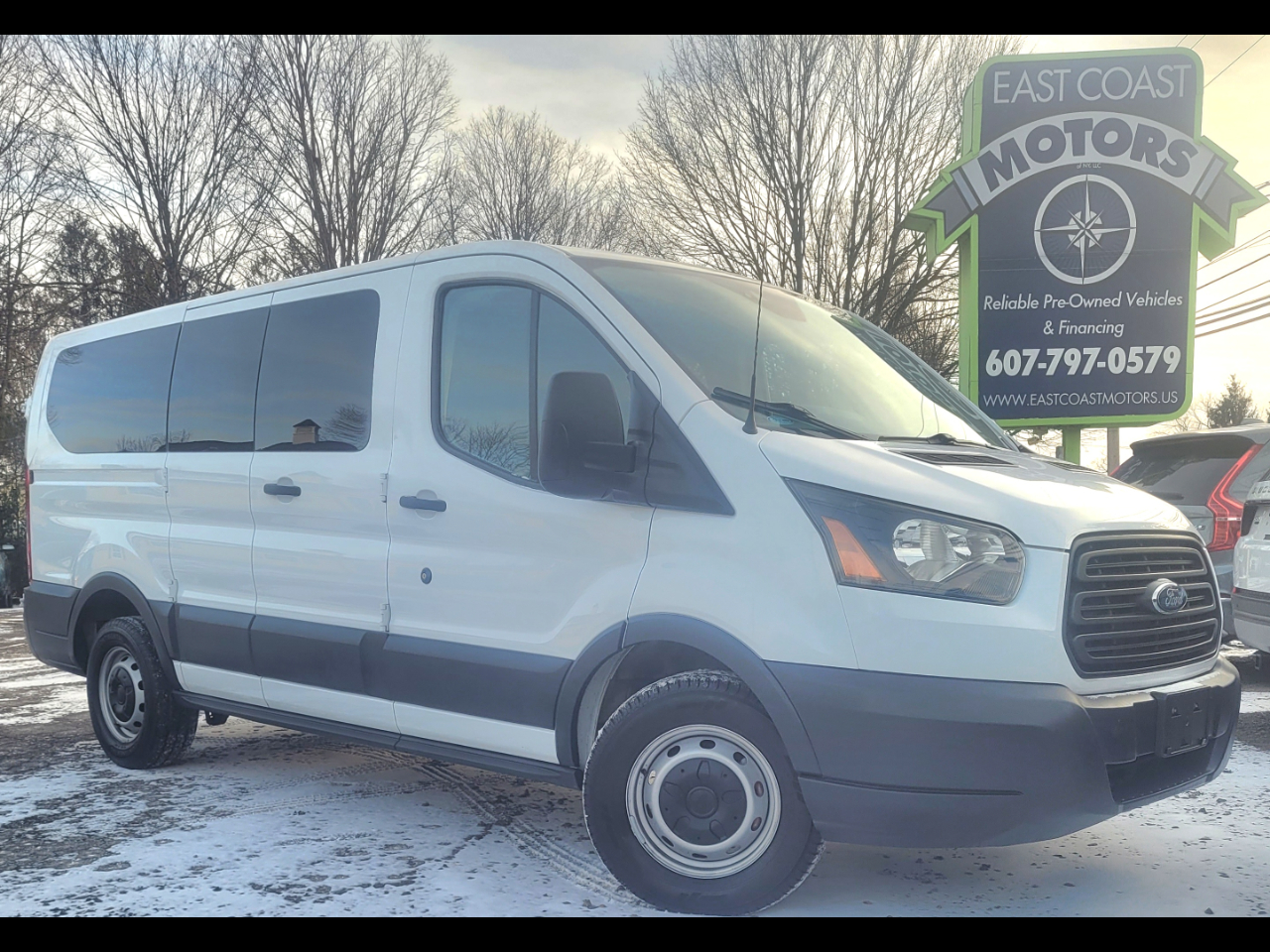 2016 Ford Transit Wagon T-150 130" Low Roof XLT Swing-Out RH Dr