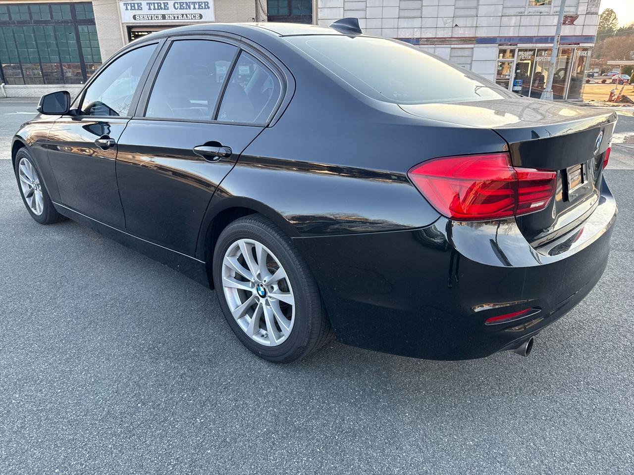 BMW 3-Series 320i Sedan 2017