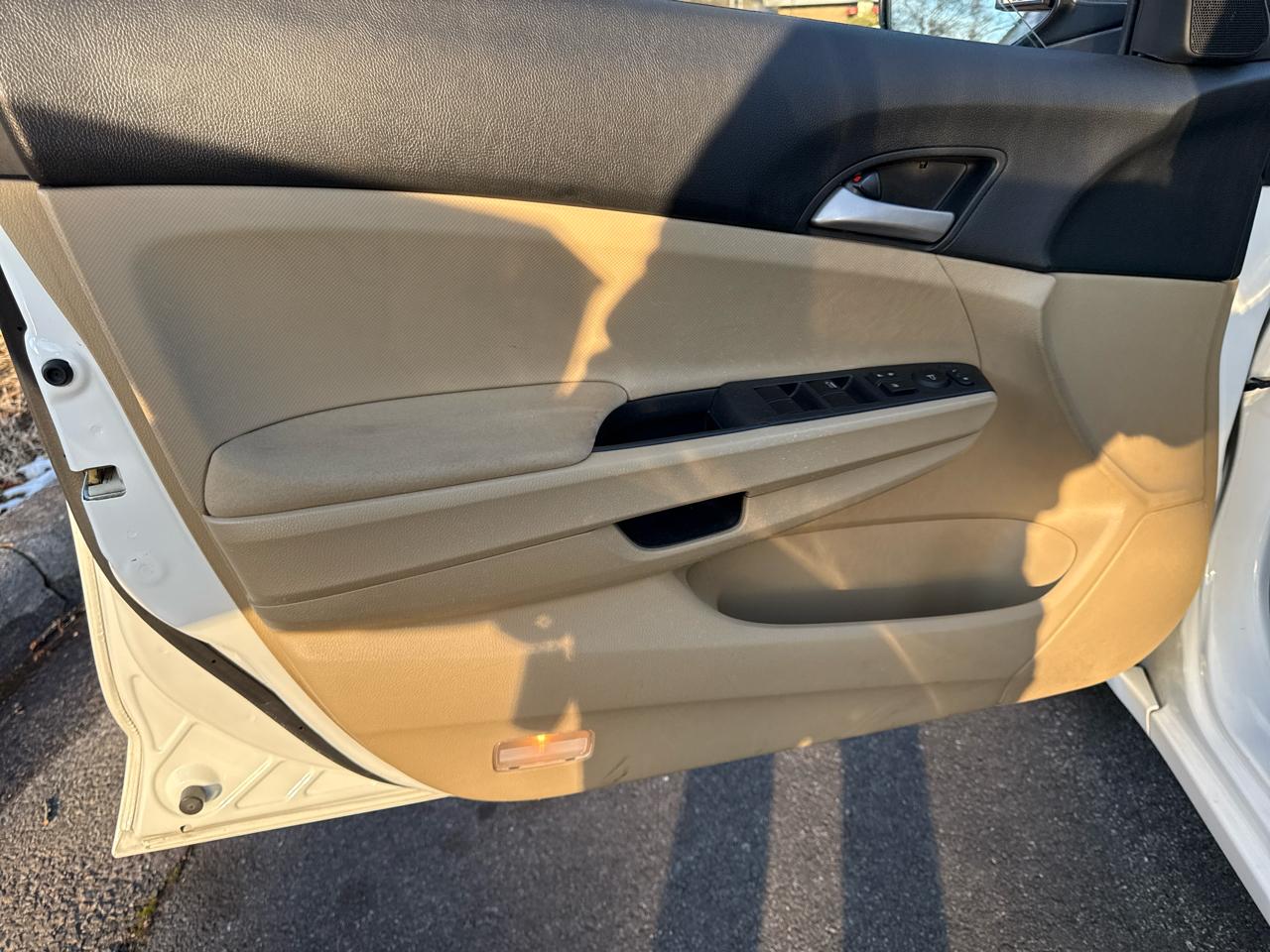 Honda Accord LX sedan AT 2012