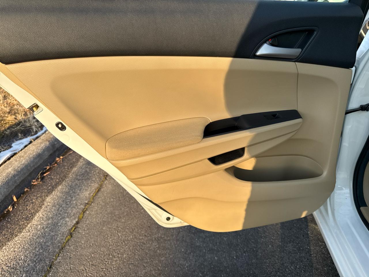 Honda Accord LX sedan AT 2012