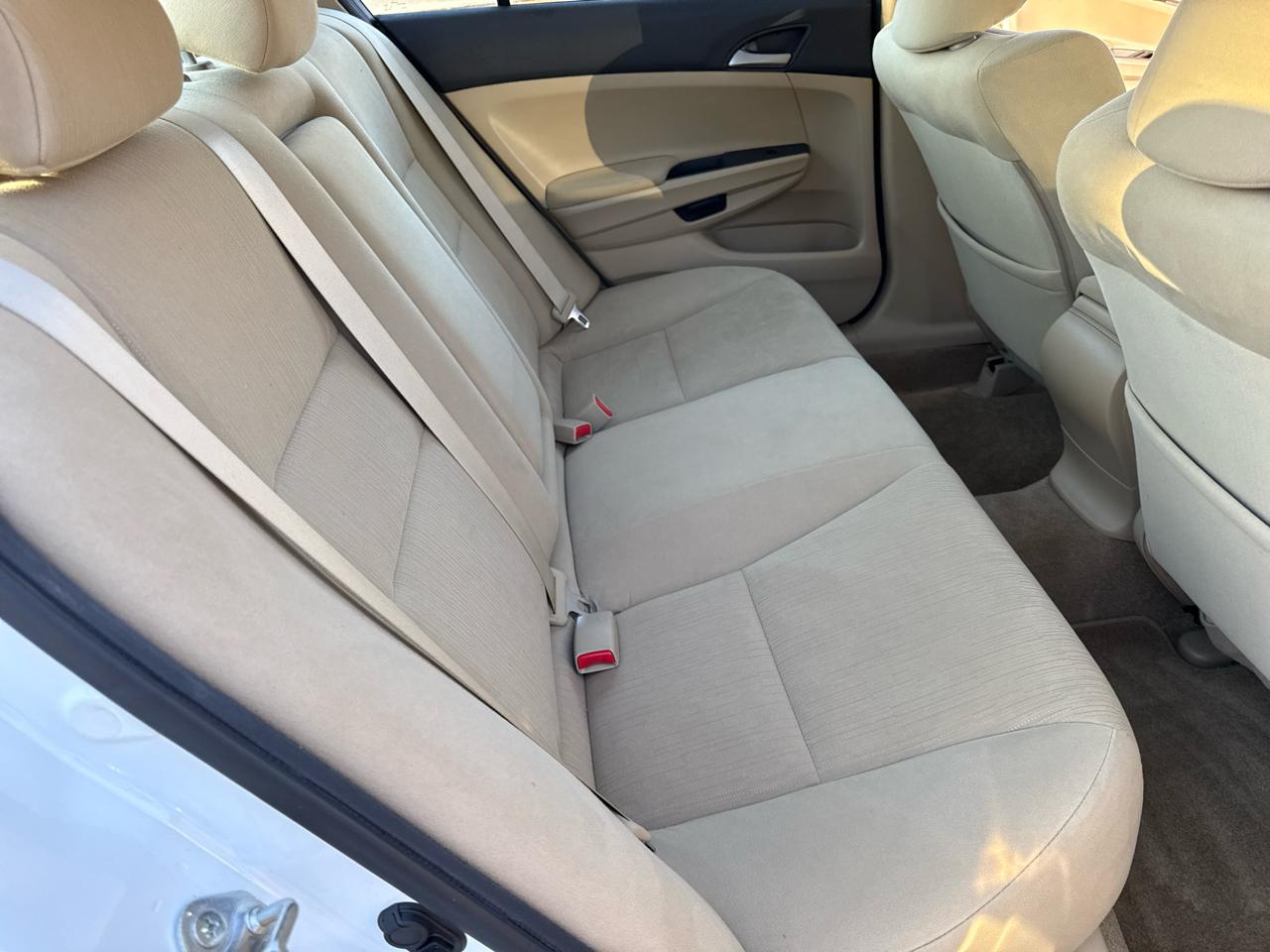 Honda Accord LX sedan AT 2012