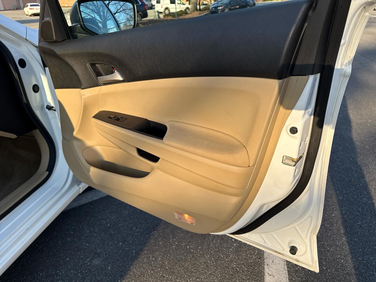 Honda Accord LX sedan AT 2012