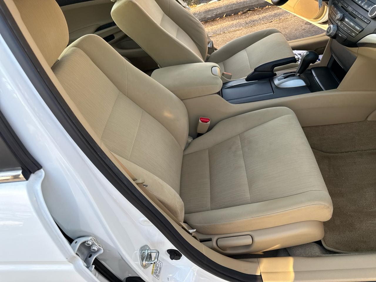 Honda Accord LX sedan AT 2012