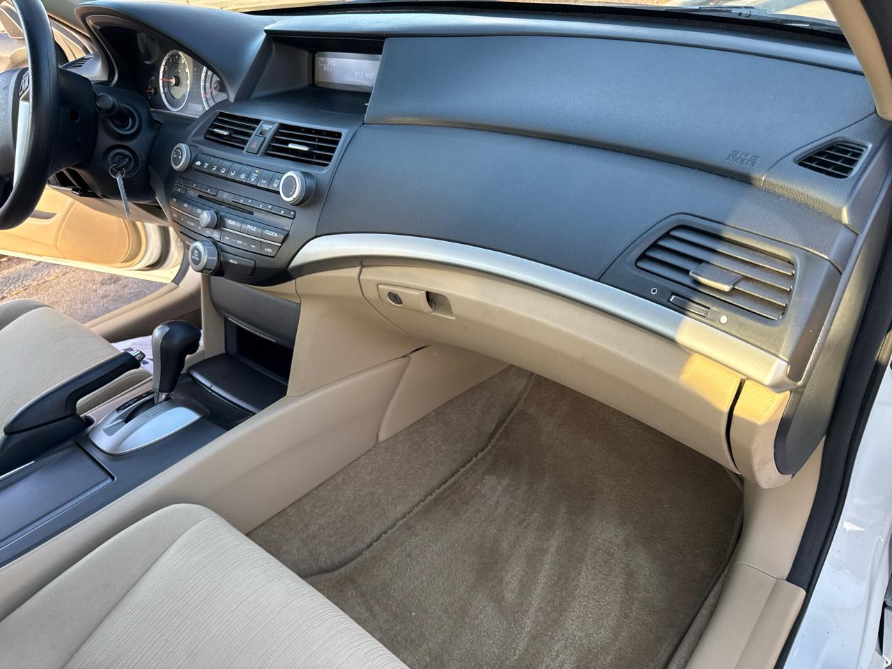 Honda Accord LX sedan AT 2012