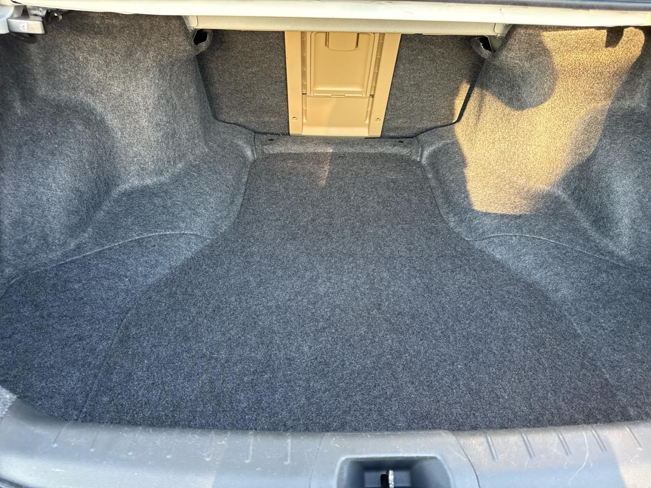 Honda Accord LX sedan AT 2012