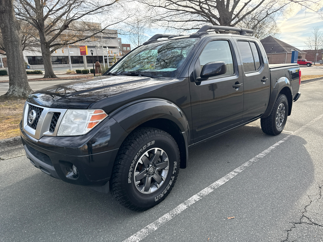 2017 Nissan Frontier PRO-4X Crew Cab 5AT 4WD